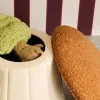 Pufe infantil de veludo em forma de cogumelo com espaço de arrumação