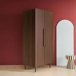 Roupeiro com acabamento em madeira e 2 portas
