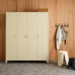 Roupeiro industrial em metal com 4 portas, 10 prateleiras e 1 cabideiro
