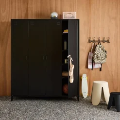 Roupeiro industrial em metal com 4 portas, 10 prateleiras e 1 cabideiro
