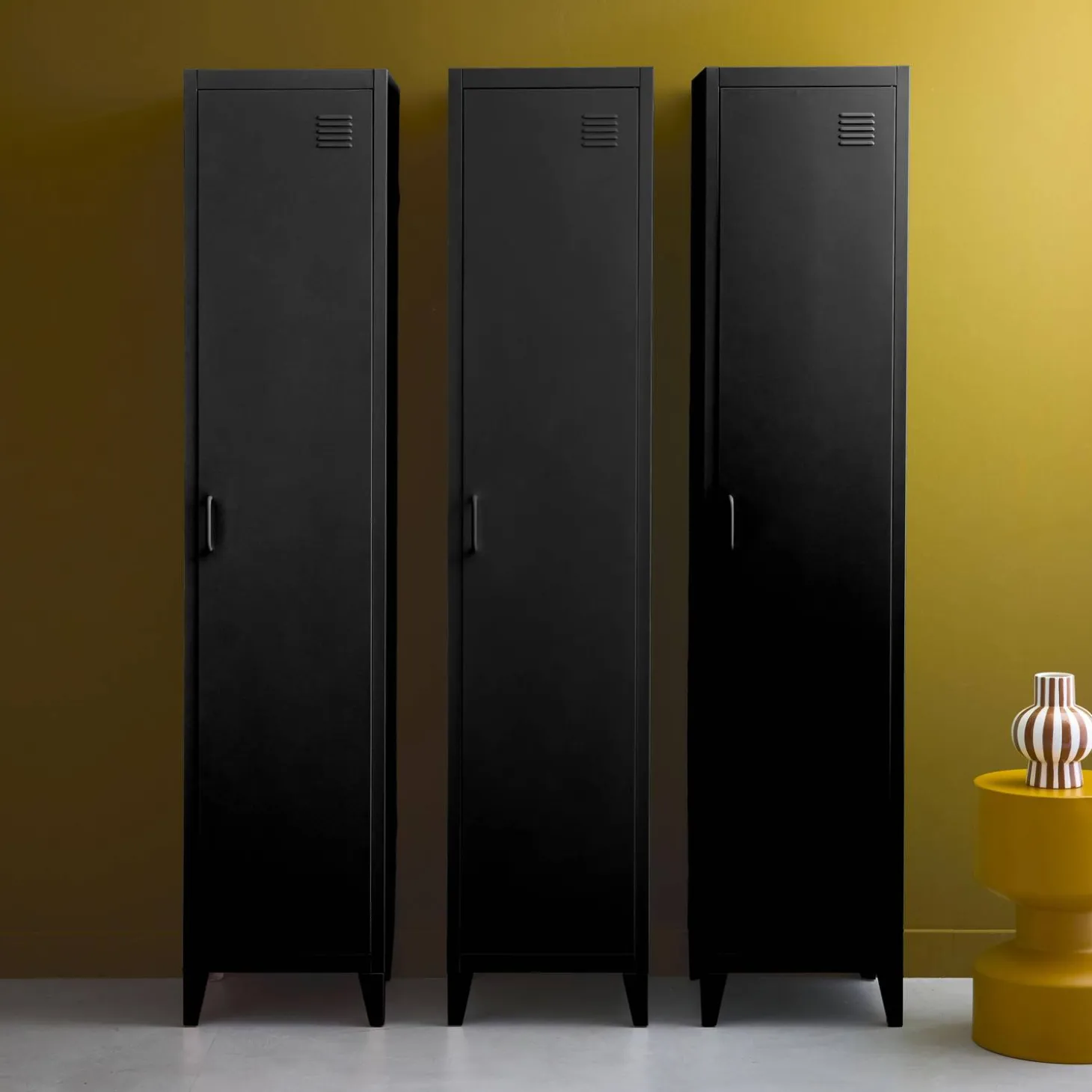 Roupeiro industrial em metal com 4 espaços de armazenamento, set de 3