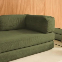 Sofá-cama conversível em veludo canelado com estrutura cromada, 3 lugares
