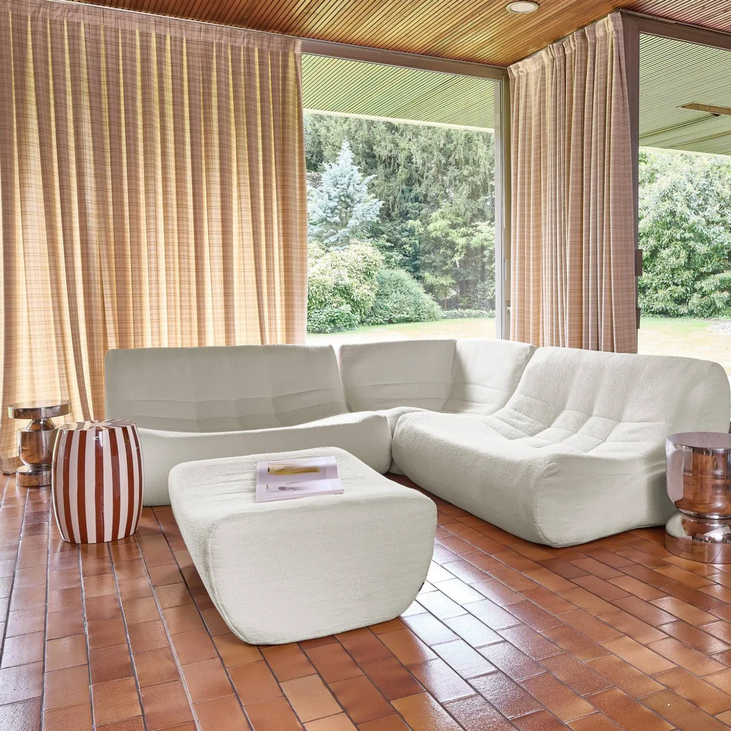 Sofá de canto modular com apoio para os pés em tecido bouclé, 5 lugares
