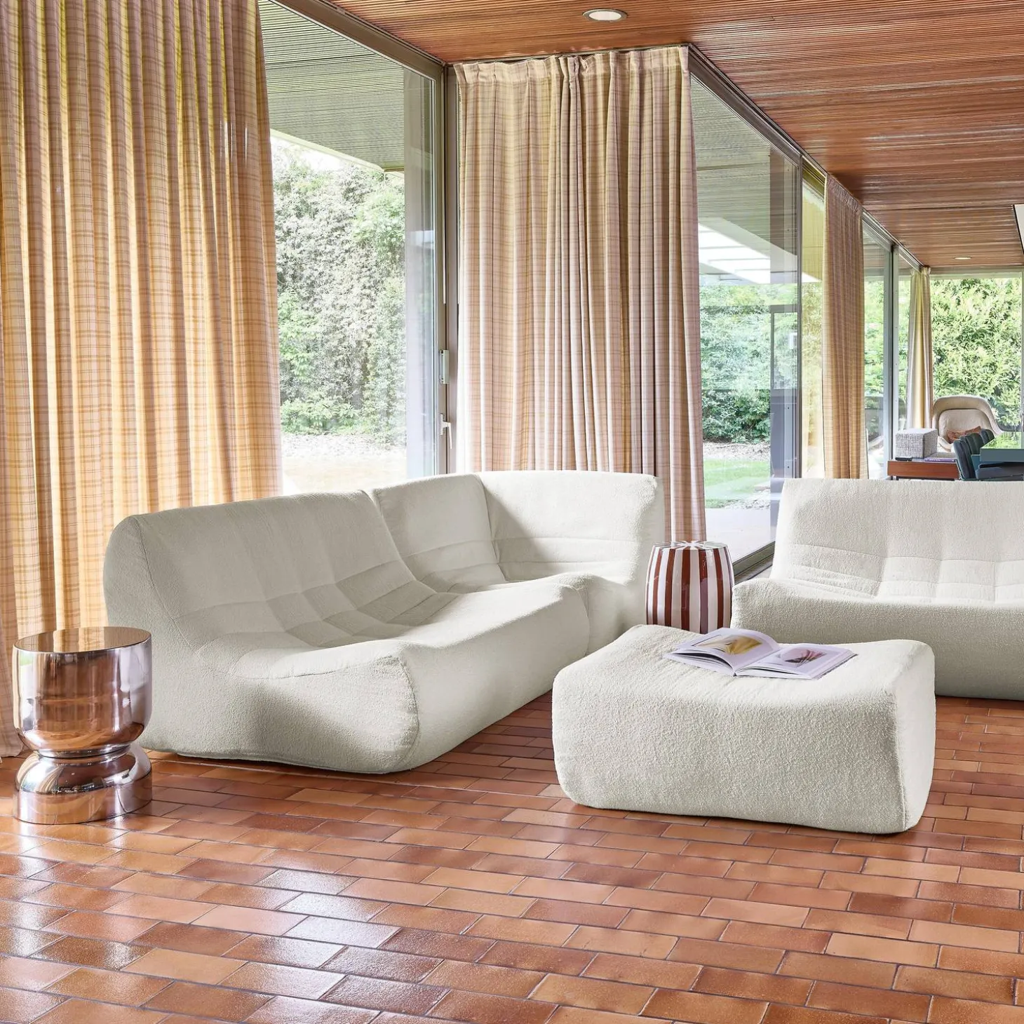 Sofá de canto modular com apoio para os pés em tecido bouclé, 5 lugares