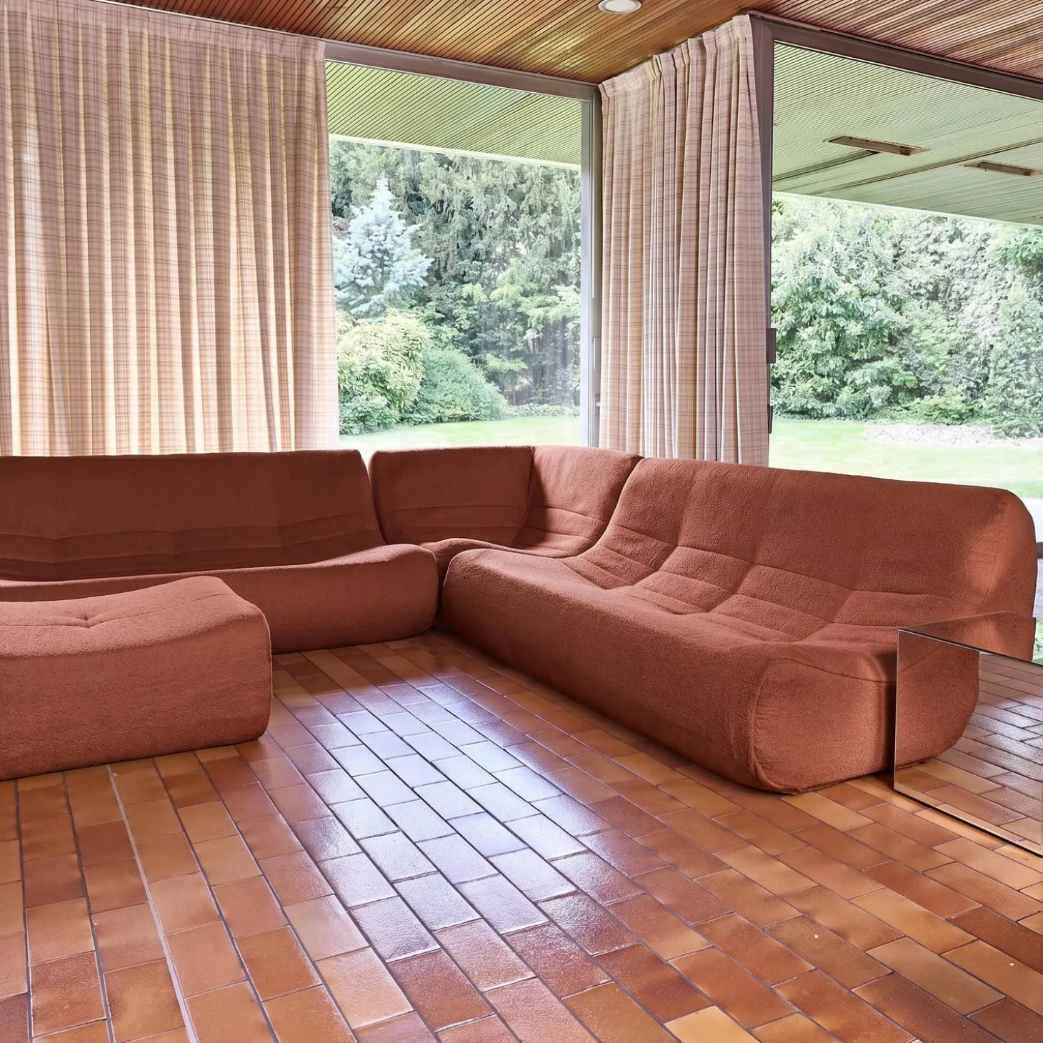 Sofá de canto modular com apoio para os pés em tecido bouclé, 7 lugares