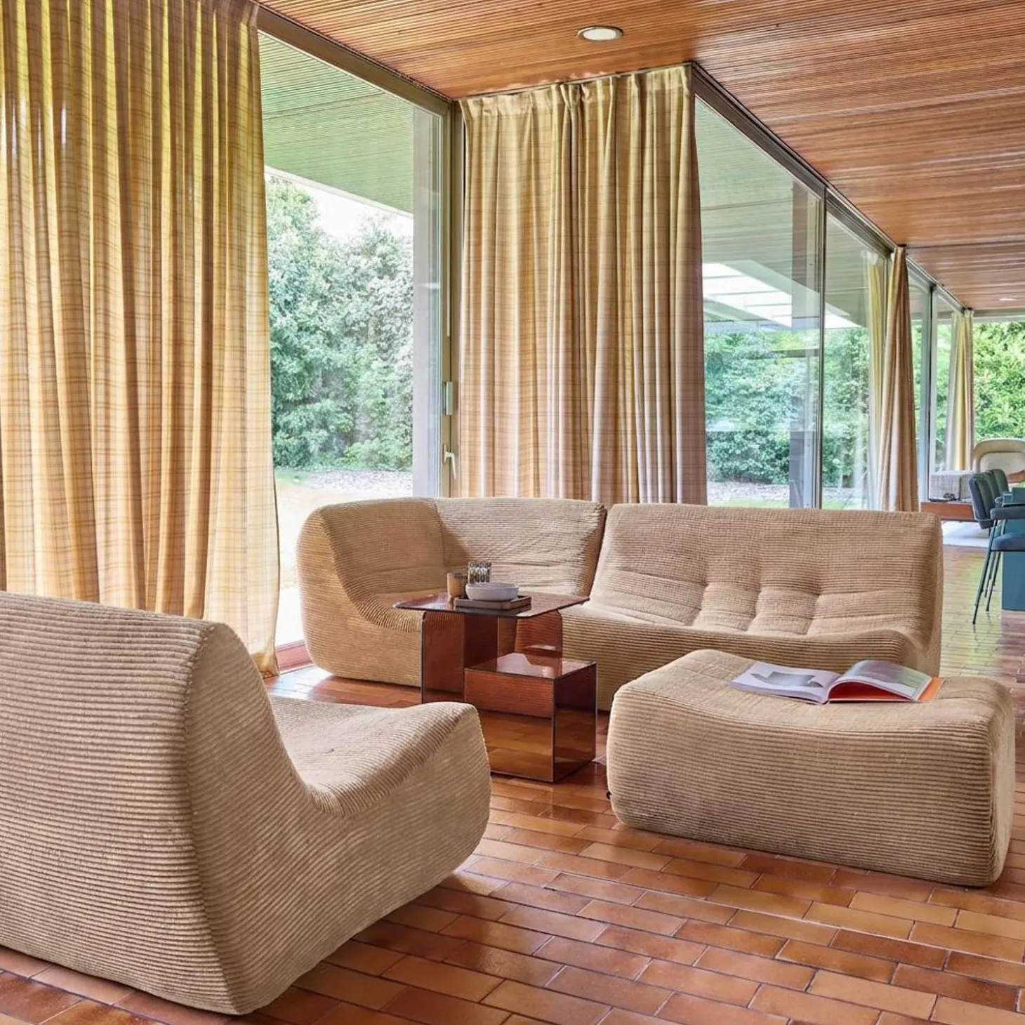 Sofá de canto modular com apoio para os pés em veludo canelado, 5 lugares