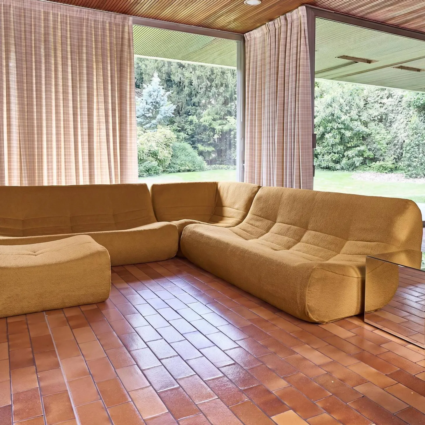 Sofá de canto modular com apoio para os pés em tecido bouclé, 7 lugares