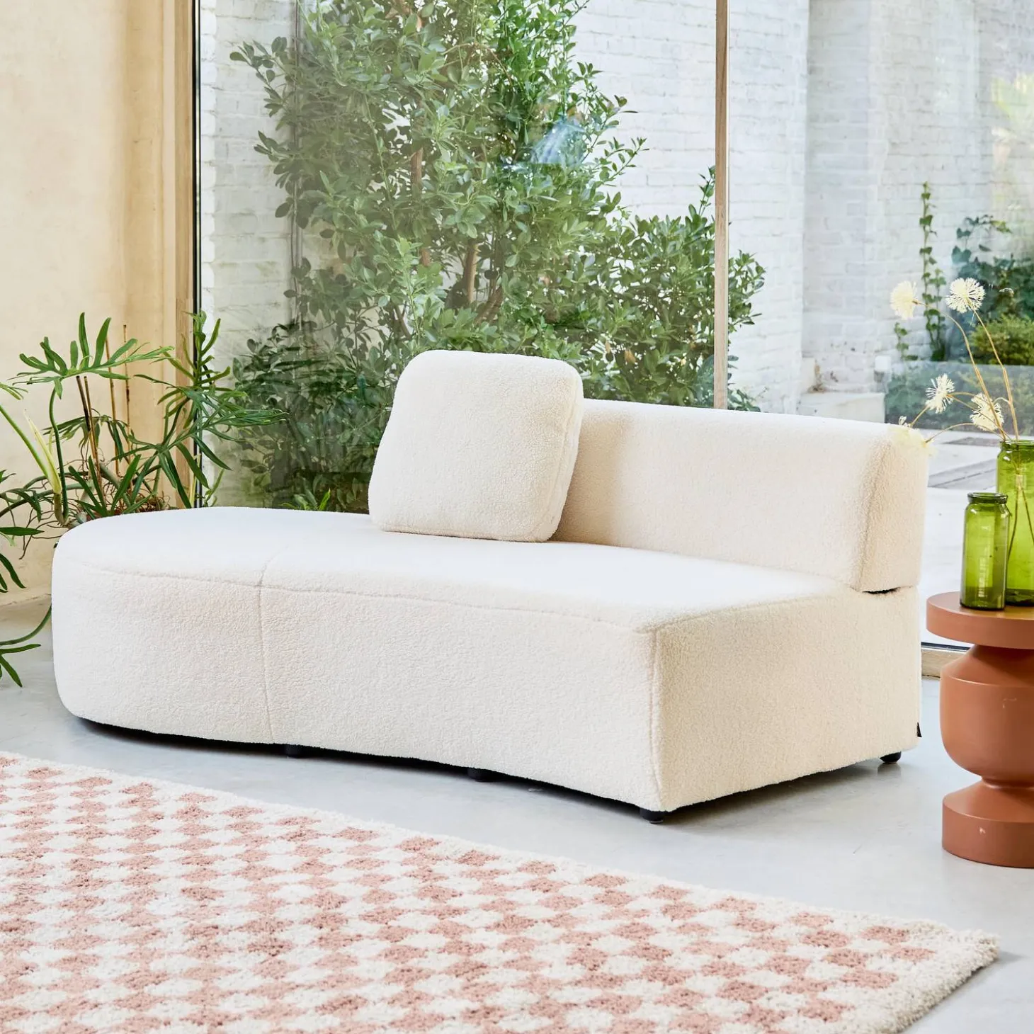 Sofá em forma de vírgula em tecido bouclé, 2-3 lugares