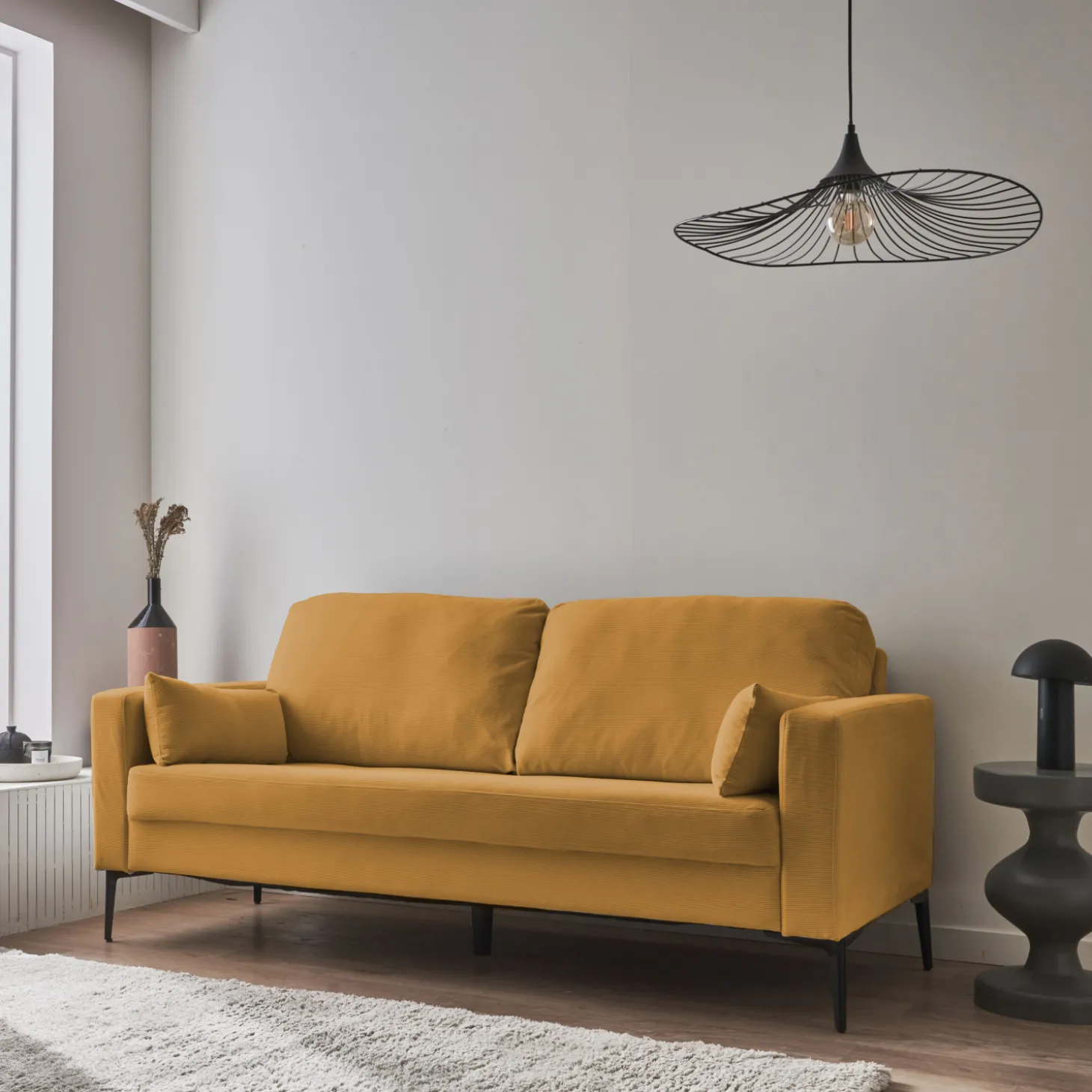 Sofá em veludo canelado com pés em metal, 3 lugares