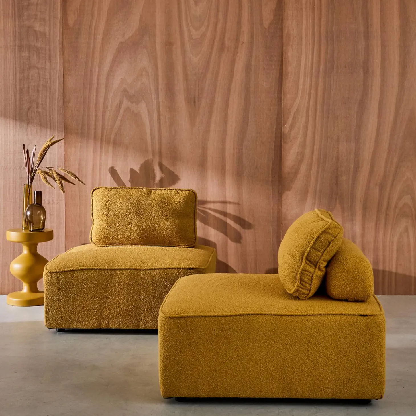 Sofá modular em tecido boucle de 2 lugares