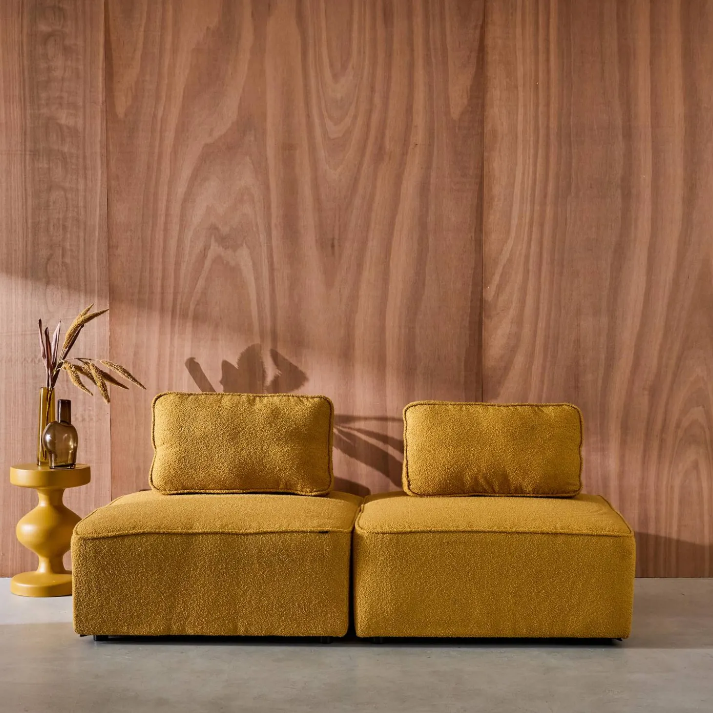 Sofá modular em tecido boucle de 2 lugares
