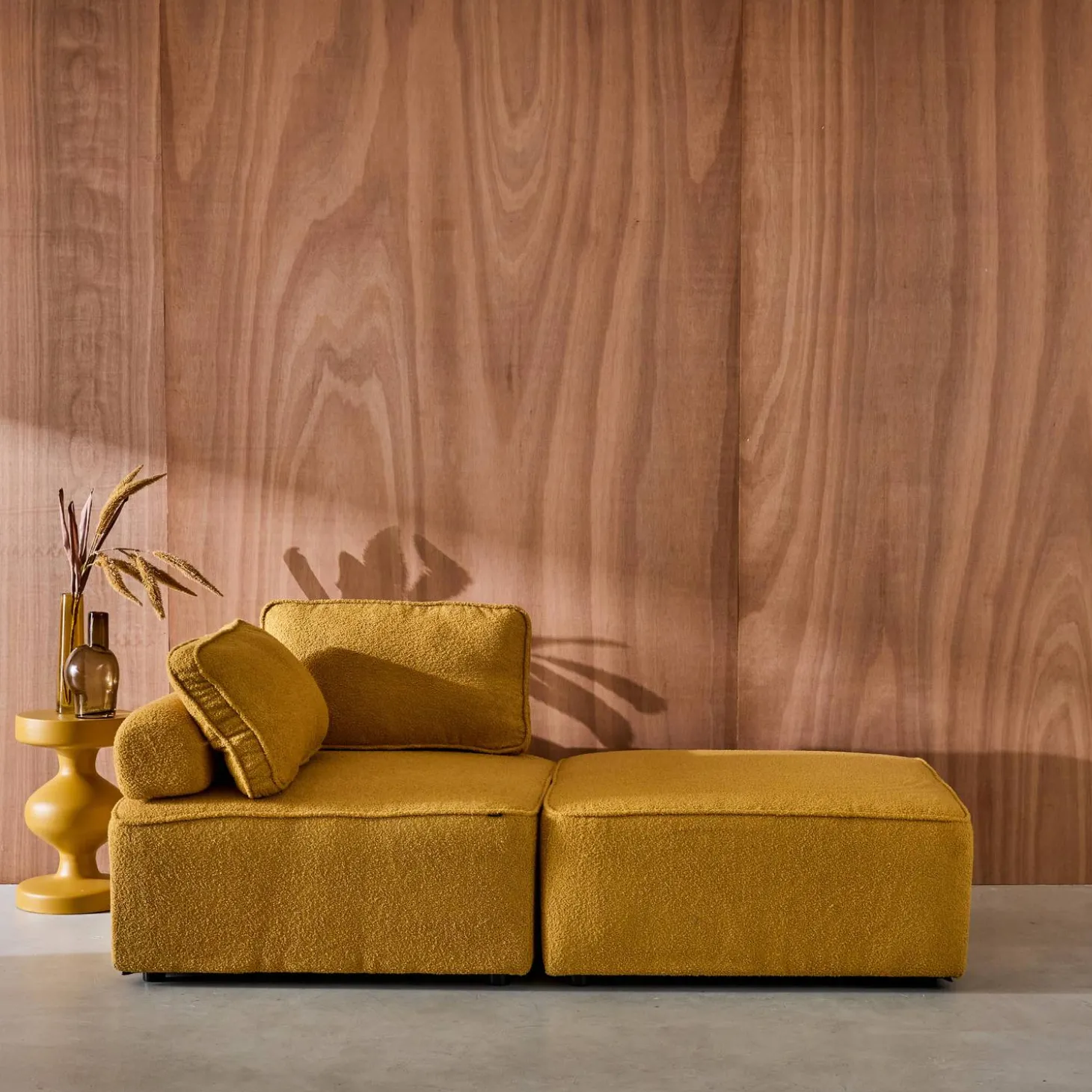 Sofá modular em tecido boucle de 2 lugares