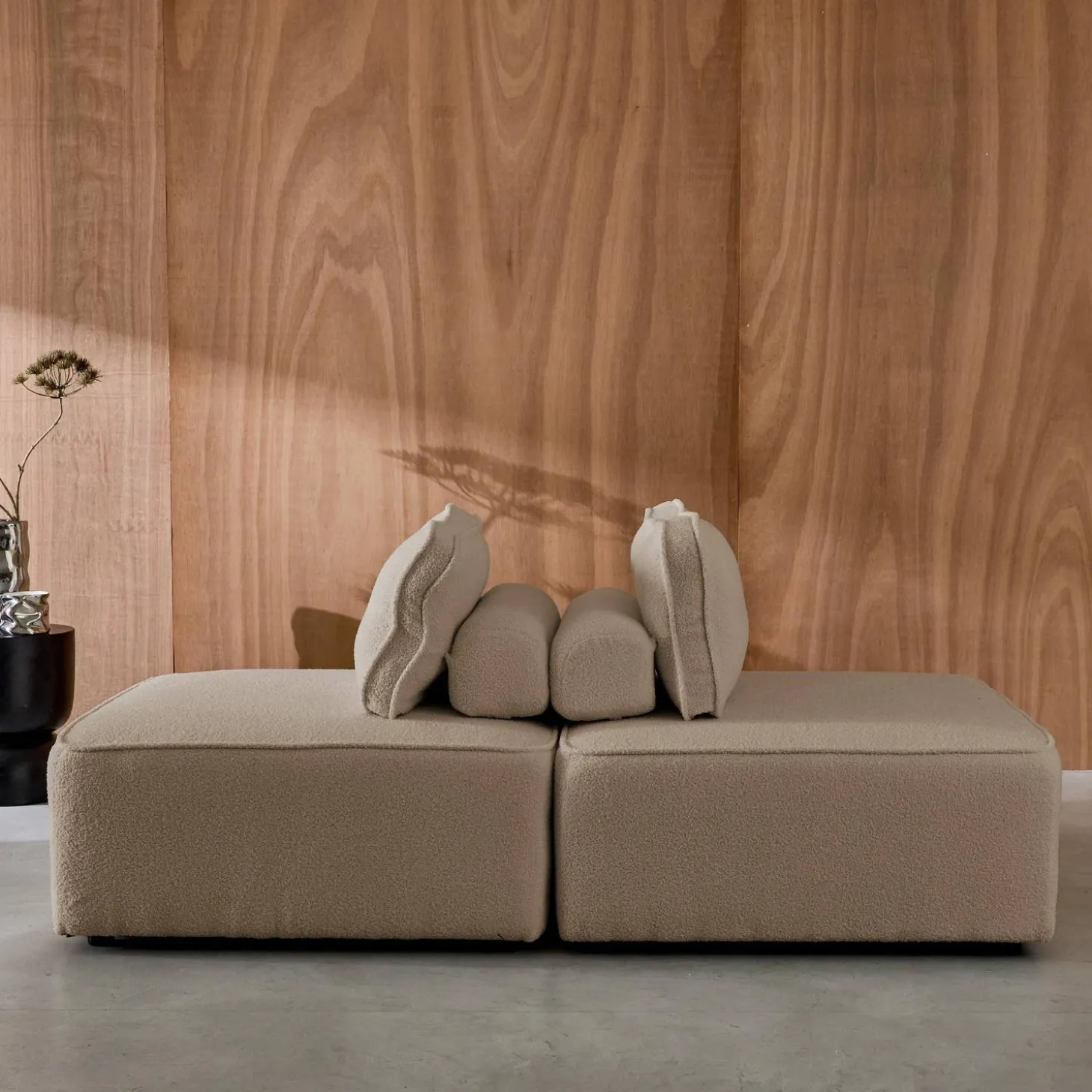 Sofá modular em tecido boucle de 2 lugares