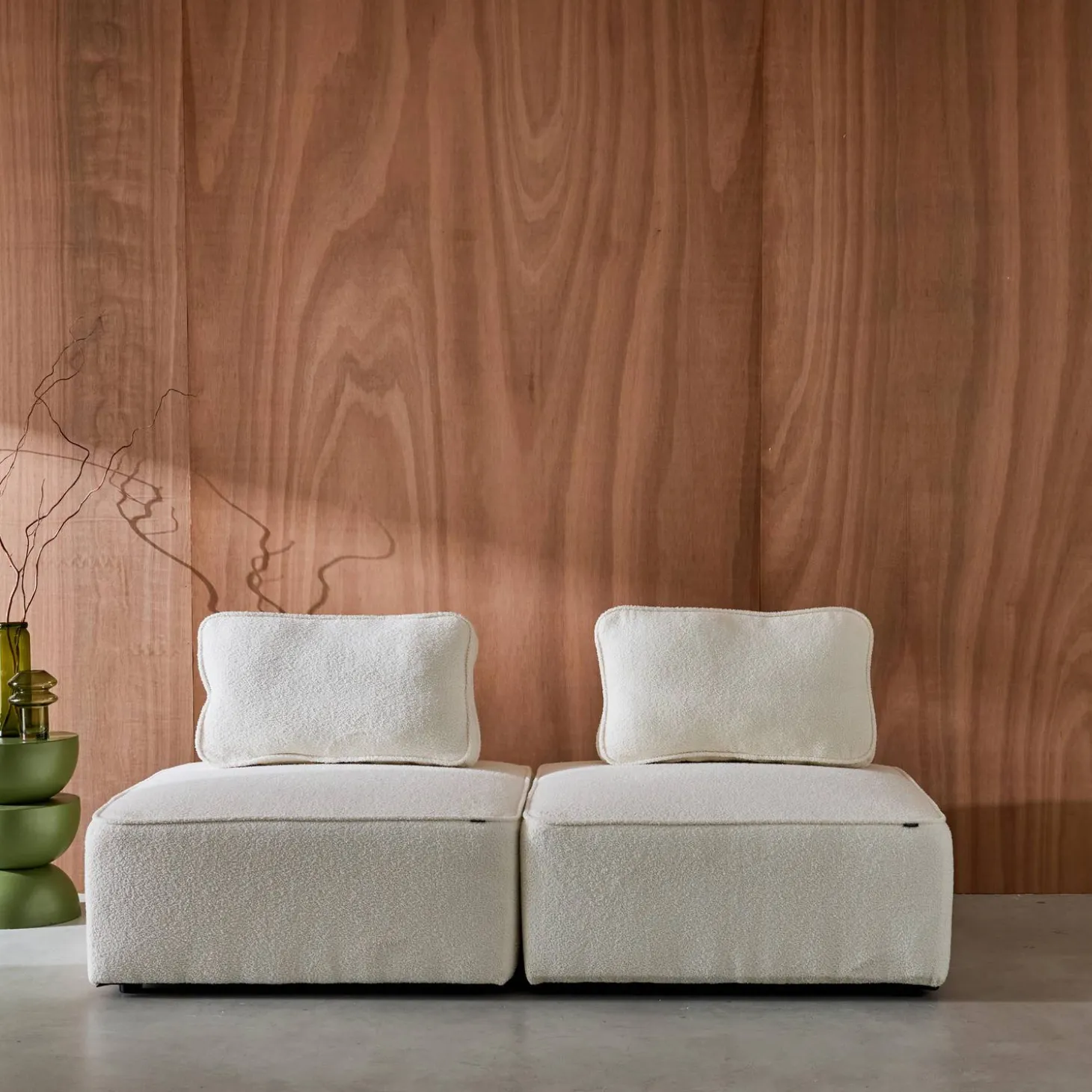 Sofá modular em tecido boucle de 2 lugares