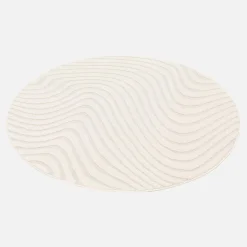 Tapete com padrão ondulado em relevo, creme
