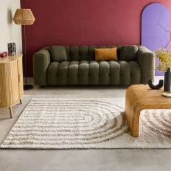 Tapete de interior com padrão geométrico arco-íris