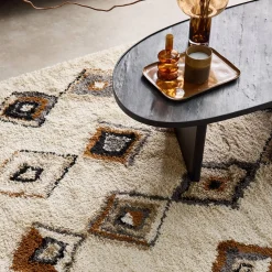 Tapete interior com motivos étnicos, bege