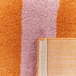 Tapete interior com riscas laranja e rosa