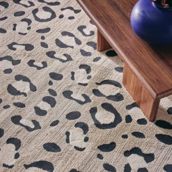 Tapete interior padrão leopardo bege