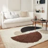 Tapete interior shaggy com padrões circulares bege, marrom, preto